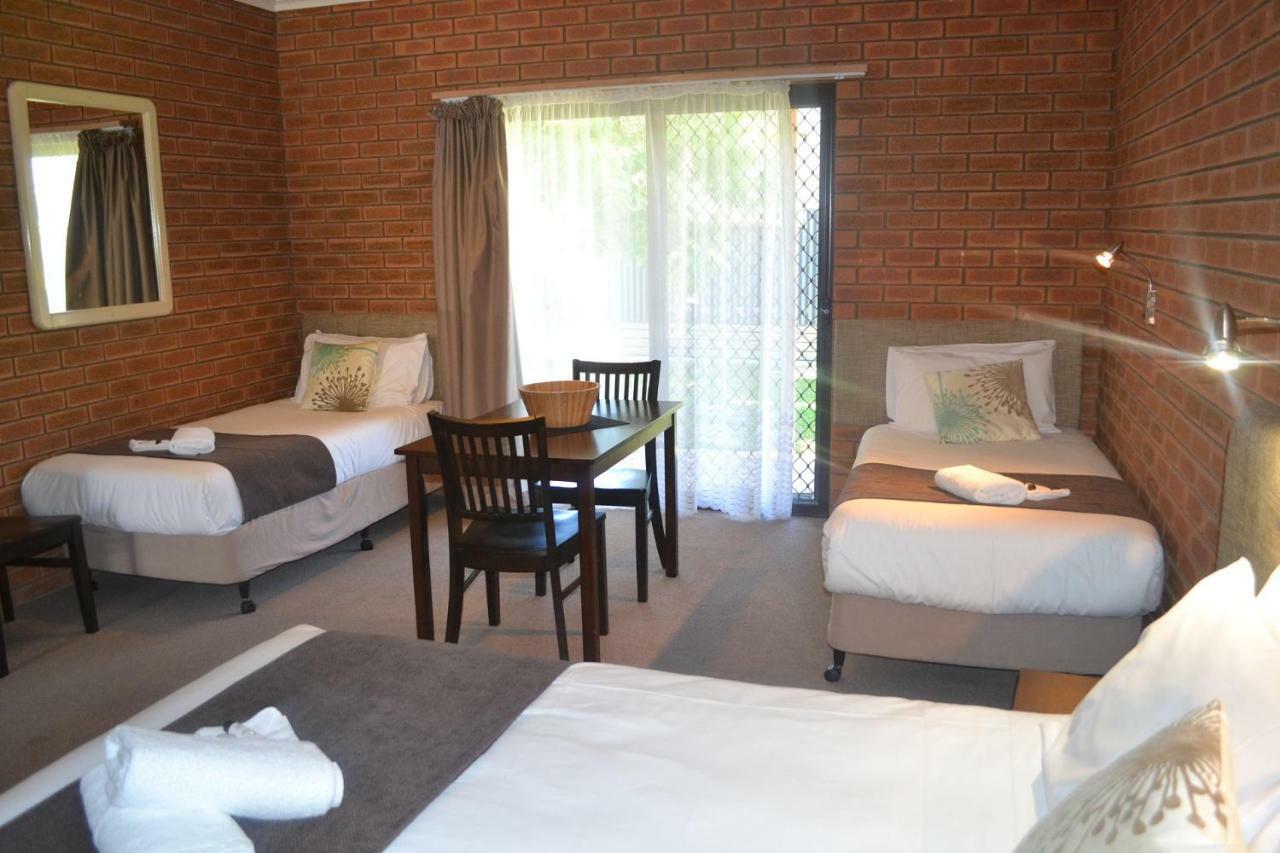 Ashleigh Court Motor Inn Mulwala Bagian luar foto